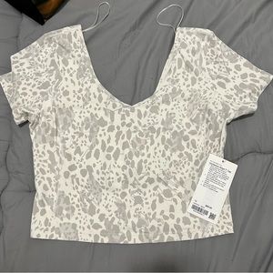 $42 Sz 12 Align Tee cropped NWT
Cheetah camo antique white